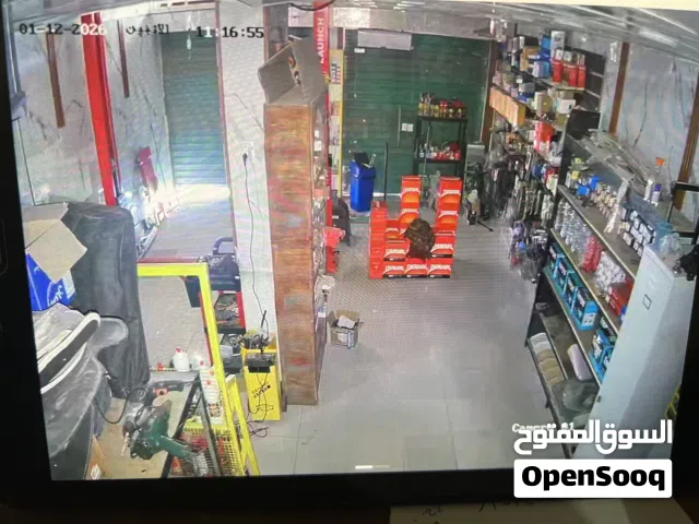 تجهزات محل كهربائي سيارات وصيانة السيارات للبيع في جاوا المعدات جديدة عمر المحل فقط شهر واحد