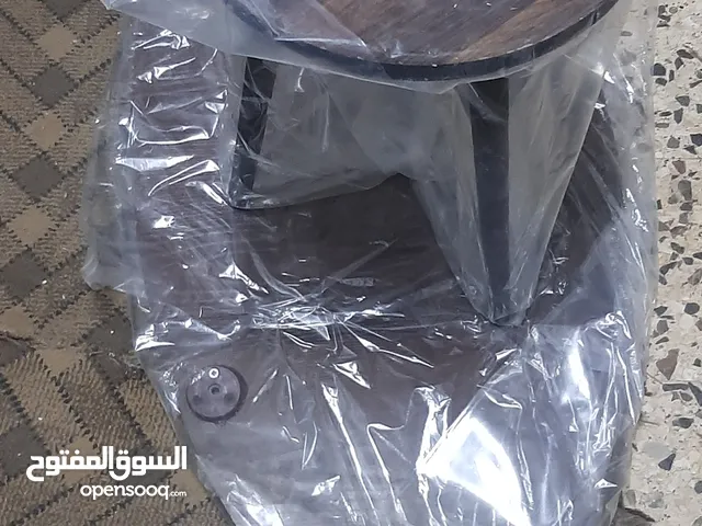 طاولات كبيرة وصغيرة للبيع