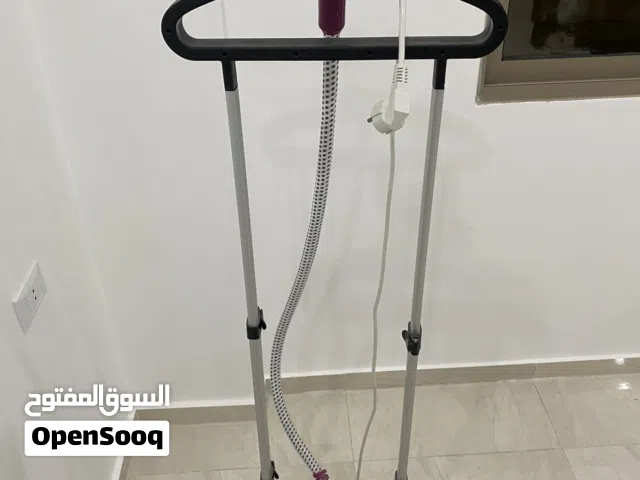 مكواة بخار مستخدمه قليل جدة قرابات ال 5مرات فقط لا يوجد فيها اي عطل حتى خدوش ما فيها تستخدم للكوي.