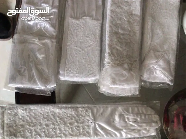 كفوف عرايس ستان لون ابيض ولون سكري و دانتيل متوفر طويل ووسط وقصير