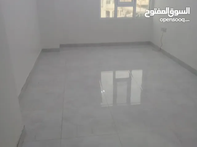 شقة للإيجار في الخوض السادسه