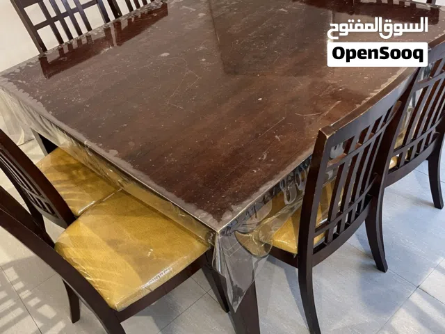 طاولة طعام بحاله جيده جدا