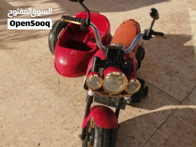 سيارة اطفال مقعدين بحال الوكالة بتشتغل عل الكهرباء بالشحن اقتصادية جدا السعر 100 دينار قابل للتفاوض