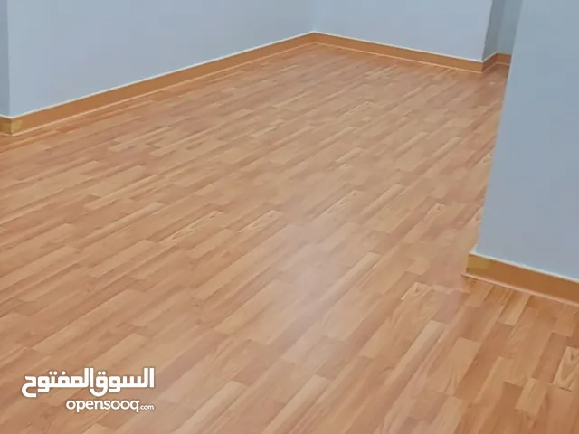 فني تركيب باركيه الخشب الجلادي جميع مناطق الكويت خدمه ممتازه جدا