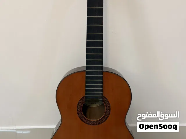 للبيع جيتار كلاسيكي Fender CG-7 بحالة ممتازة