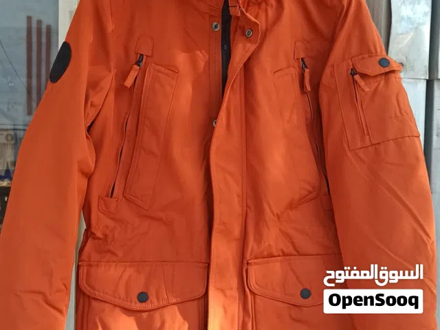 parka مضادة للماء حاجة أصلية جميلة جدا ودافئة فيها قياس من Mحتى xxl