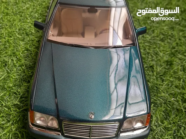 مجسم سيارة مرسيدس شبح قياس 1:18 انتاج شركة نوريف . Mercedes car model produced by Norev