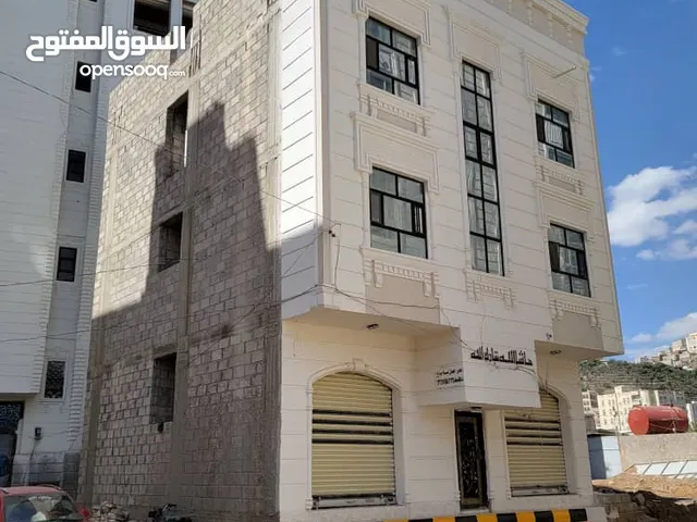 للبيع بيت ثلاثه ادوار لوكس ب 120 مليون في اجمل موقع وسط صنعاء