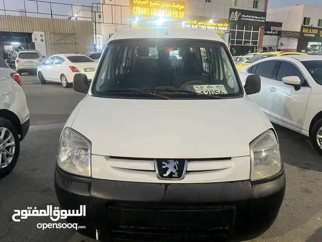 بيجو باتنر فان ركاب بحالة الوكالة - صبغ وكالة - ماكينة 4 سلندر
