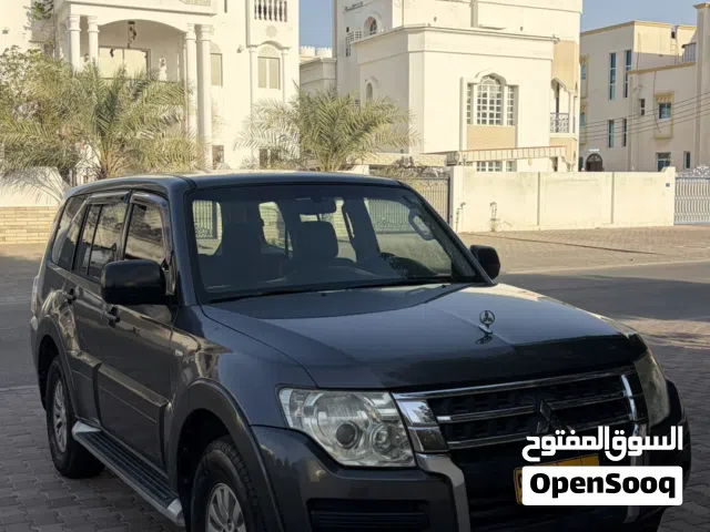 2015 ميتسوبيشي باجيرو GLS