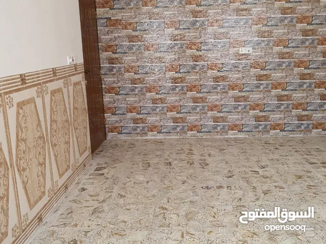 250 m2 5 Bedrooms Townhouse for Rent in Baghdad Amin