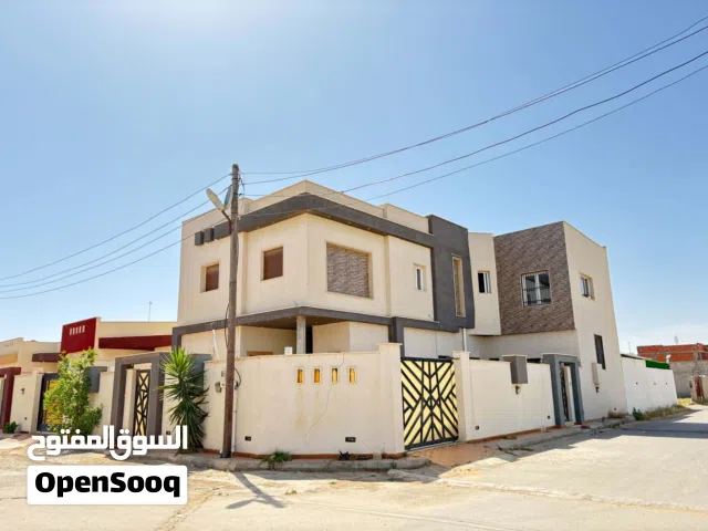 منزل من طابقين مفصولات