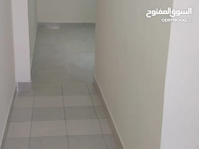 ستوديو بالخيسة شامل وبدون عمولة