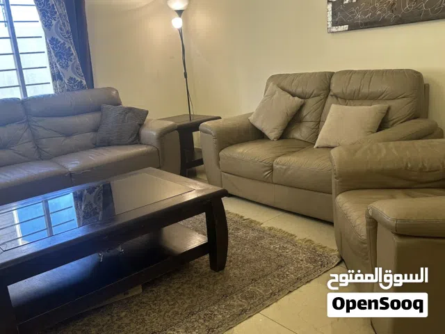 طقم كنب للبيع المستعجل بسعر لقطة مشحون من الامارات ثقيل جدا من (هوم سنتر دبي)