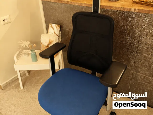 كرسي مكتبي بحاله جيدة