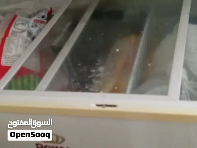 مجمده 8 قدم استعمال قليل وظنظيفه  والثانيه هم 8 قدم رويال