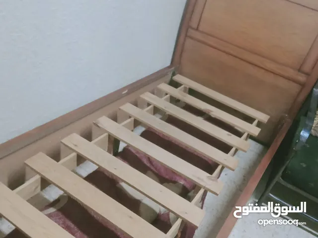 تخت مفرد بحاله البيع بحاله جيده