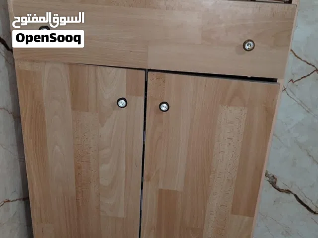 خزانة احذية بحالة ممتازة