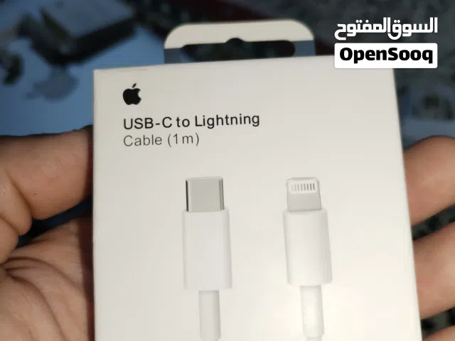 Apple USB-C to Lightning Cable بطول 1 متر.