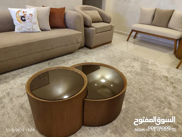 طاولة وسط طربيزة وسطية خشبية شبه وكالة جديدة للبيع المستعجل قطعتين خشب