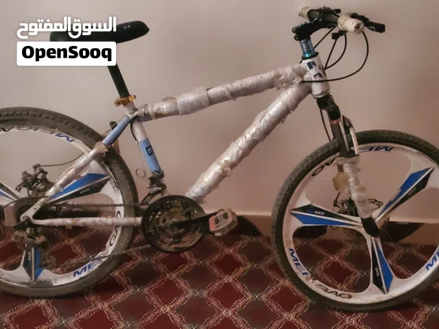 دراجة هوائية من نوع BMW مستعمل نظيف.
