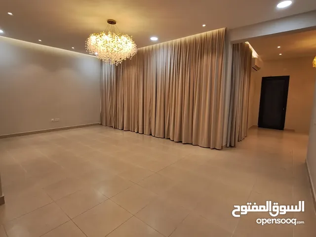 250m2 5 Bedrooms Villa for Rent in Muharraq Diyar Al Muharraq