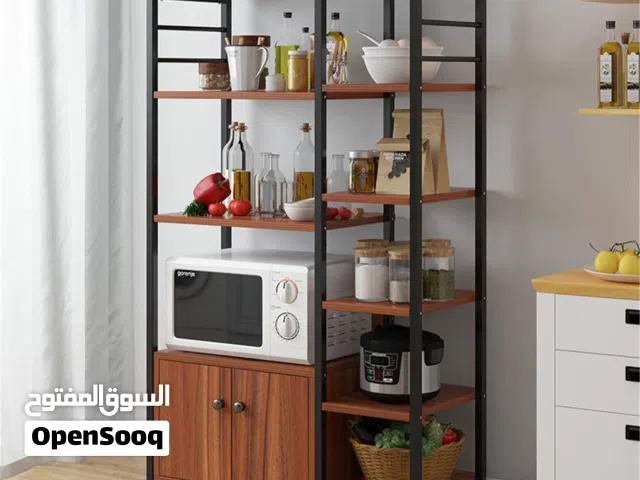 كومدي مطبخ مع رفوف