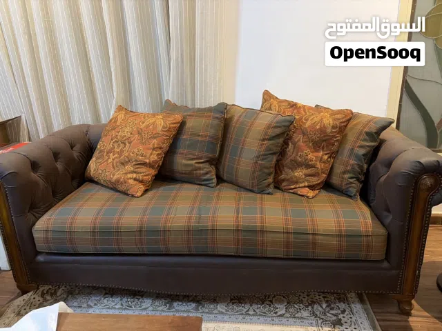 كنبه بثلاث مقاعد
