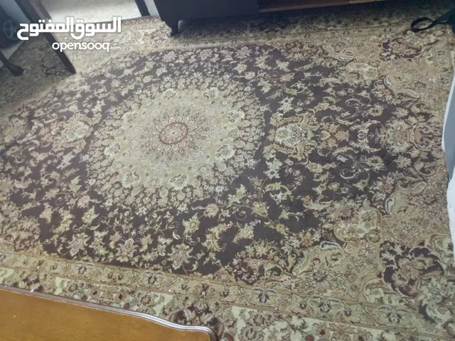 عفش للبيع طاولة سفرة وطاولة تلفزيون حالتة ممتازة