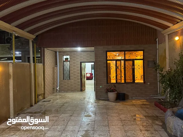 دار للبيع مساحة 200م