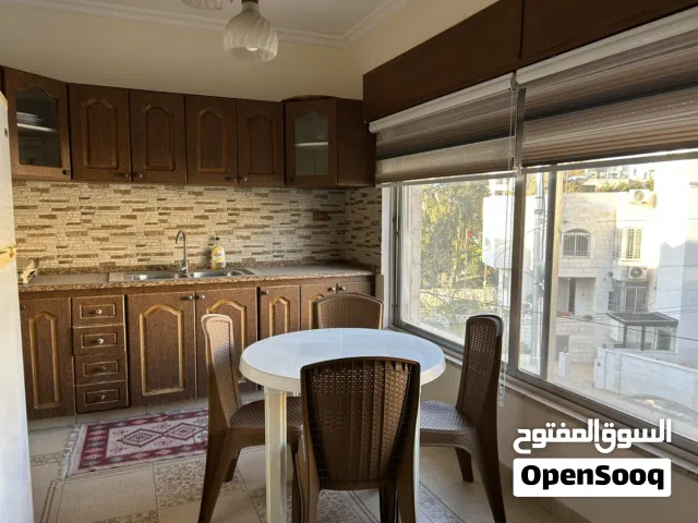 شقة مفروشة 140م جاهزة للسكن خلف الجامعة الأردنية ضمن منزل مستقل مع مصف خاص دقيقتين مشي للجامعة