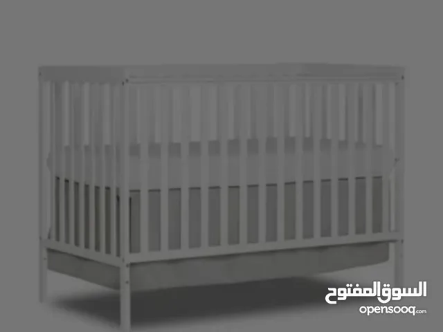 سرير اطفال ابيض