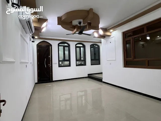 شقة للإيجار مساحة 100م في القادسية