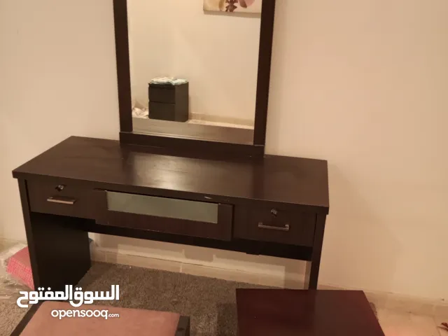 تسريحه مع طاولة وكرسي كسر زيرو بحاله الجديد السعر خيال