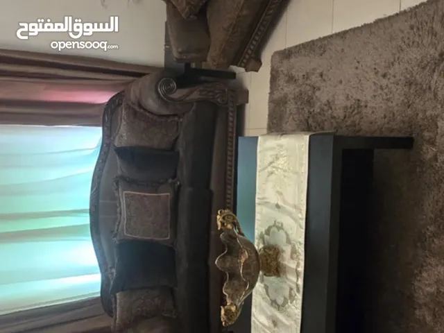 للبيع طقم كنب يتسع لا 8اشخاص مستعمل خفيف جدا خشب ثقيل للبيع بسعر مغري