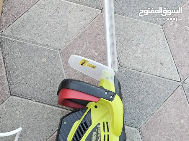 ماكينة قص سياج / تشذيب أشجار كهربائية – بحالة ممتازة