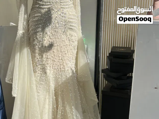 فستان خطوبة/اعراس/مناسبات هاند ميد نظيف – مستعمل مرّة وحدة فقط