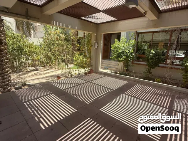 villa for rent in Qurm