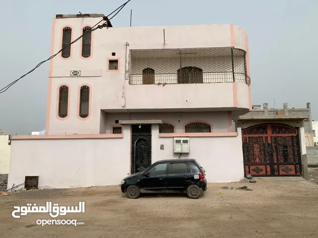 270 m2 More than 6 bedrooms Villa for Sale in Aden Other
