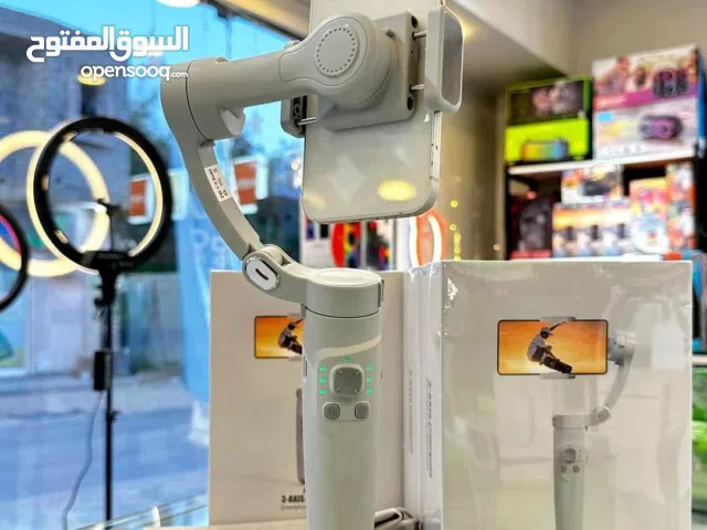 للعشاق التصوير الاحترافي استاندر 3-AXIS Merak One بيثبّت التصوير وبيخلي الفيديو سلس زي الاحترافي.