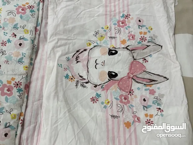 غطاء سرير أطفال برسمة أرنب لطيف – نظيف جدًا! Adorable Bunny Baby Bed Cover – Very Clean!