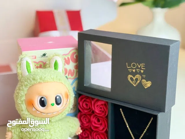 بوكس قلادة مع دمية لابوبو   من اجمل هدايا العيد ميلاد والمناسبات الاخرى
