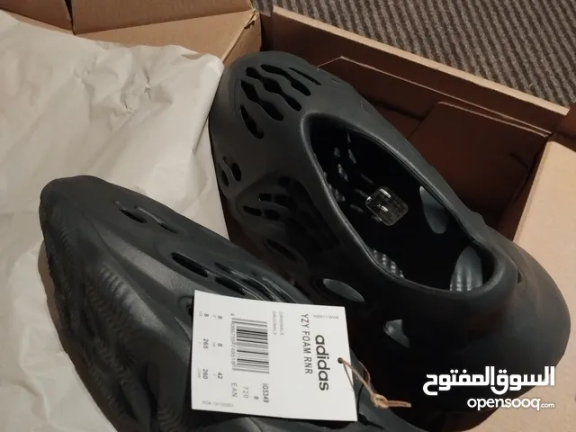 Adidas Yeezy charcoal اجديد مش ملبوس قياس 40 رجاليخ