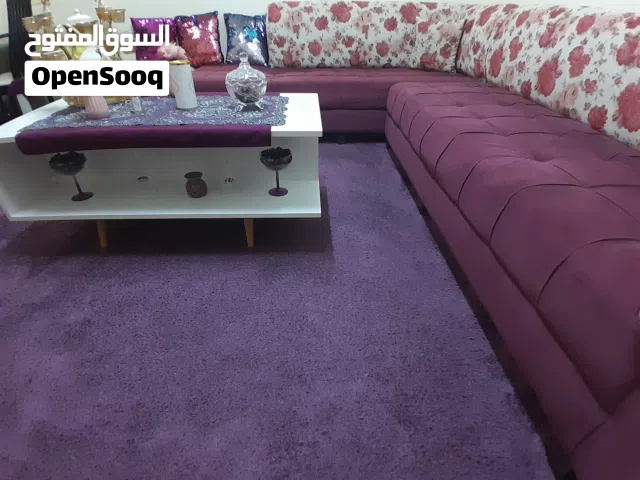 كنب للبيع مع السجاده واللوحة الجداريه