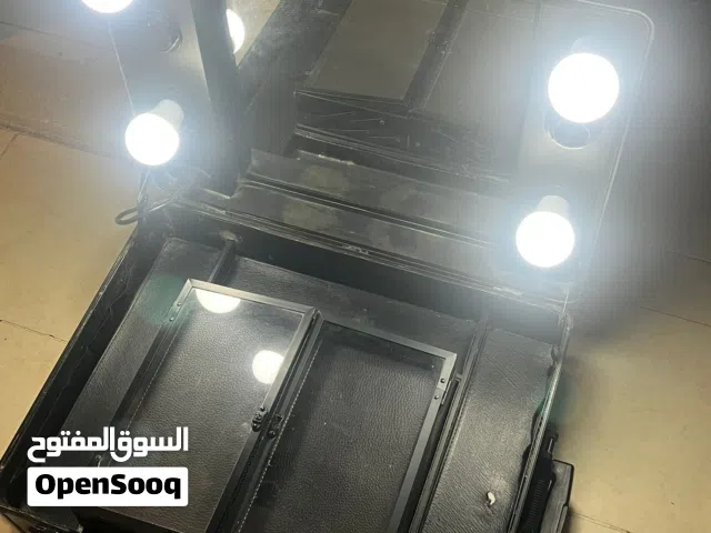 حقيبة مكياج بمرآة مضيئة