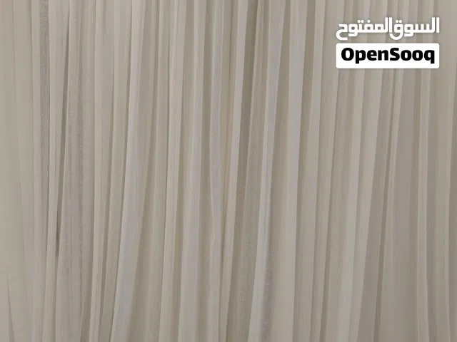 للبيع ثلاث ستائر مع الحمالات جديد