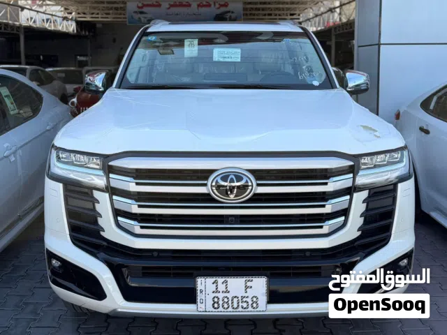 من شركة ريتاج لتجارة السيارات لاندكروز VX max هايبرد عبد اللطيف جميل