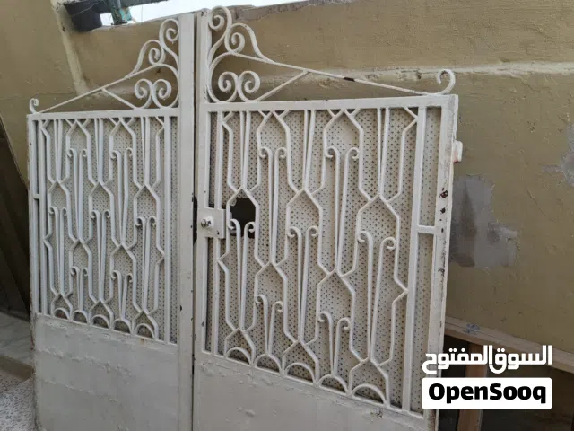 باب حدائق ثقيل جدا