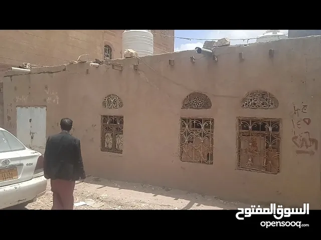 بيت للبيع في حزيز يبعد عن شارع تعز 760متر ويبعد عن شارع 28 التفرع من شارع تعز300متر