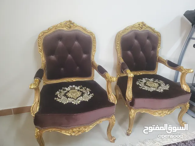 طقم جلوس فاخر للبيع بحالة ممتازة طقم جلوس مكون من 7 مقاعد 1500 شامل التوصيل عجمان و الشارقة فقط
